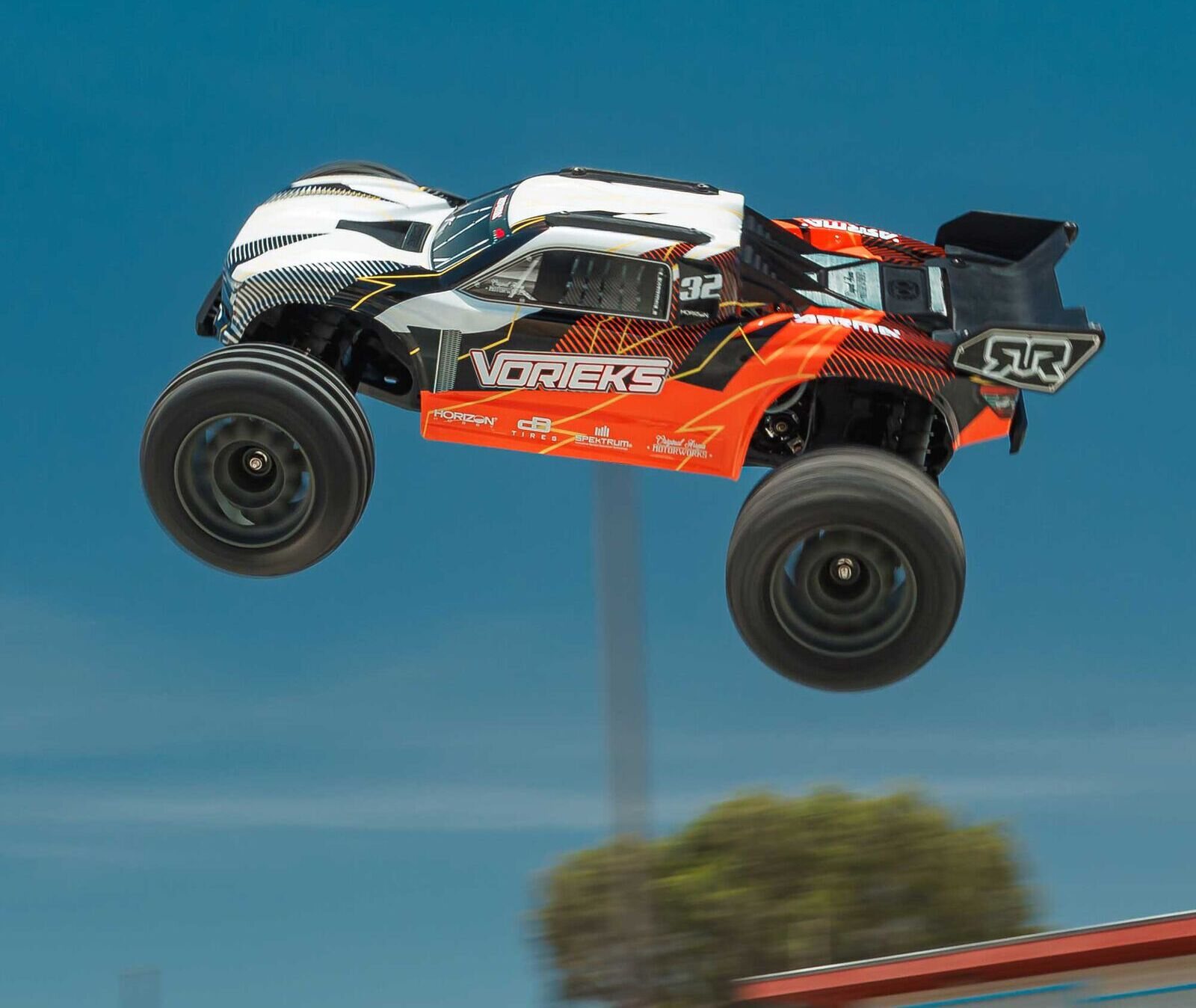 ARRMA RC 1/10 VORTEKS MEGA 550 2WD Stadium Truck RTR with Battery & Charger Oranž