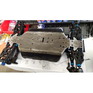 Team Associated RC8B3.1E - Käytetty