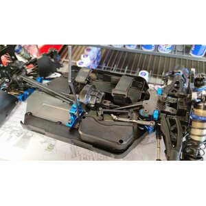 Team Associated RC8B3.1E - Käytetty