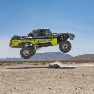 Losi 1/6 Super Baja Rey 2.0 4WD Brushless Desert Truck RTR LOS05021