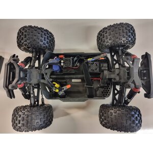 ARRMA RC GRANITE 4X4 3S BLX BRUSHLESS 1/10TH 4WD MT använt