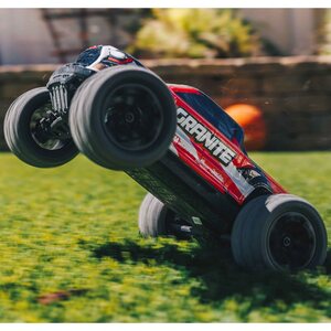 ARRMA RC 1/18 GRANITE GROM MEGA 380 harjallinen 4X4 Monster Truck RTR akulla ja laturilla