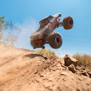 ARRMA RC QUAKE 223S BLX (3S Lipo paketti, mukana akku ja laturi)